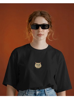 Muhtar Store Uzun Tüylü Kedi Baskılı Kadın Oversize Tişört – Minimal Fluffy Cat Tasarım