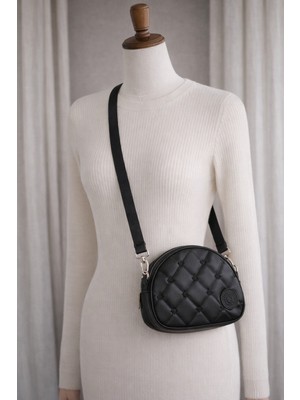 Generic Siyah Kapitone Kadın Çapraz Çanta – Günlük Şık ve Kullanışlı Tasarım