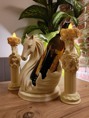 Peace Of Art Modern At Figürlü Şarap Şişesi Tutucu ve Mumluk Seti – 3D Baskı Dekoratif Şaraplık Masa Dekoru (3 Parça)