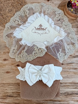 Epilons Yenidoğan Wool Yün Kumaş Taç Nakışlı Güpür Duvaklı Fiyonk Prizma Taş Unisex Kundak Bebek Battaniyes