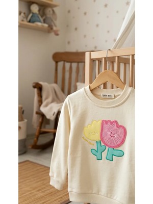Tuffy Kız Bebek Sweatshirt – Krem Çiçek Nakışlı Pamuklu Çocuk Sweat
