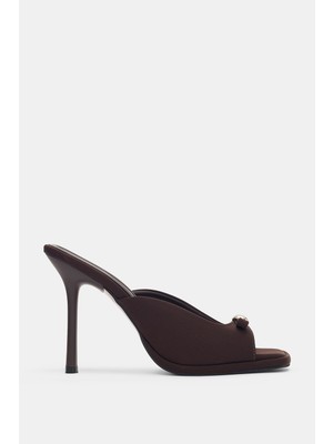 Selin Shoes Norisse Küt Burun Toka Aksesuar Topuklu Kadın Terlik- Kahverengi