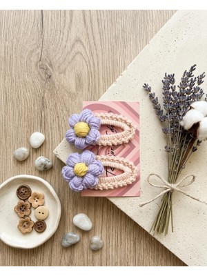 Hobilinka - El Örgüsü Papatya Figürlü 2'li Çıt Çıt Toka Seti - Lila Krem Amigurumi