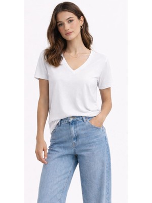 Moramora %100 Pamuk Beyaz  V Yaka Kadın Tişört – Basic Günlük Şıklık