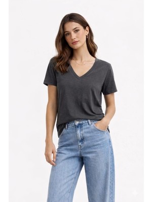 %100 Pamuk Antrasit  V Yaka Kadın Tişört – Basic Günlük Şıklık