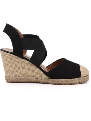 Gönderi(r) Kadın Siyah Süet  Dolgu Topuklu Çapraz Lastik Bantlı Sandalet