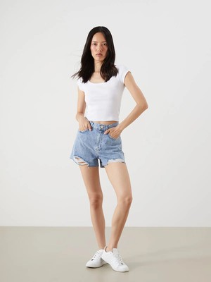 Lc Waikiki Yeni Sezon Mom Fit Yırtık Detaylı Kadın Jean Şort