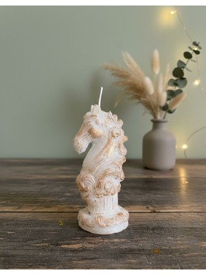KIKIBELLA Kıkıbella Altın Eskitme Detaylı At Figürlü Dekoratif Mum - El Yapımı Antik Tasarım Satranç Atı Heykel Mum - Şık Ev Hediyesi ve Masa Dekoru