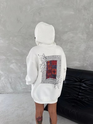 Tarz Yeri Kadın Üç Iplik Kapüşonlu Ön ve Arka Baskılı Sweatshirt - Beyaz