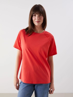 Lc Waikiki Yeni Sezon Bisiklet Yaka Nakışlı Kadın Tişört