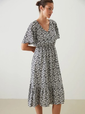 Lc Waikiki Yeni Sezon V Yaka Çiçekli Belden Oturtmalı Elbise