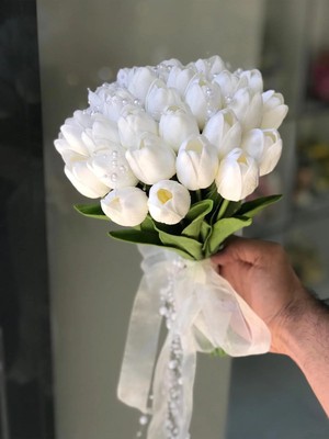 Mtemin Incili Beyaz Islak Lale Gelin Buketi ve Damat Yaka Çiçeği Seti