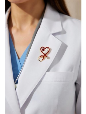 BB Bi Butik Shop Kalp Formlu Steteskop Tasarım Taşlı Doktor Hemşire Broşu
