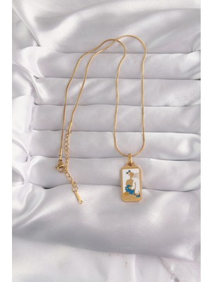Alvo Store Buğz 316L Çelik Gold Renk Beyaz Mineli Kız Figür Tarot Kolye - Buğz