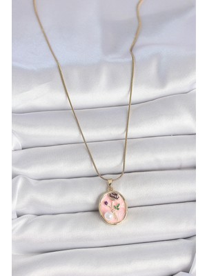 Alvo Store Buğz 316L Çelik Gold Renk Zincir Pembe Çiçek Işlemeli Inci Detay Portre Model Kadın Kolye - Buğz