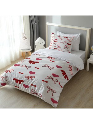 Kurdele ve Kalpli Yatak Örtüsü M80