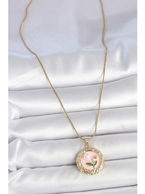 Alvo Store Buğz 316L Çelik Gold Renk Zincir Pembe Çiçek Işlemeli Inci Detay Portre Model Kadın Kolye - Buğz