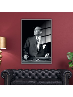 Feyza Design Yukarı Bakan Atatürk Temalı Metal Çerçeveli Cam Tablo