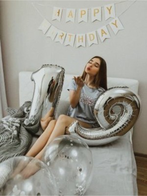 Feyza Design 19 Yaş Gümüş Folyo Balon - Renkli ve Şık Parti Dekorasyonu
