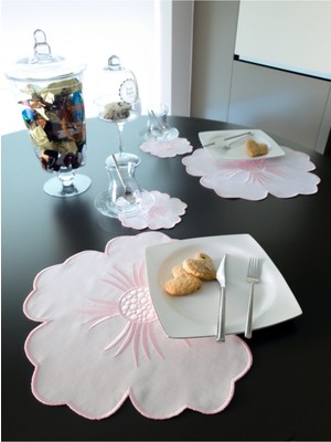 Pembe Çiçek Desenli Nakışlı Amerikan Servis Seti ve Kokteyl Peçetesi