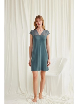  Kolu Omzu ve Yakası Dantelli Önü Düğmeli Gecelik