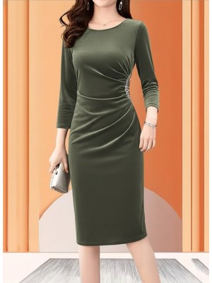 Bizcomoda Kadın Uzun Kollu Bot Yaka Yanı Taş Detaylı Midi Kadife Elbise