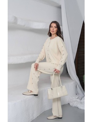 CHWAIN Taş Detaylı Kadın Triko Takım – Zarif ve Modern Şıklık