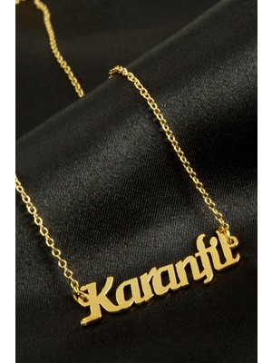 İsmiyle Al Karanfil Isimli Kolye (Kişiye Özel)