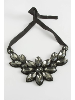 İsmiyle Al Çiçek Taşlı Yaka Kolye