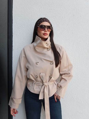 Esra Helvacı Dik Yaka Kuşaklı Kısa Trench