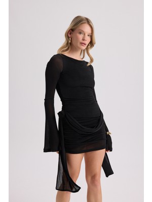 Mai Avenya Gül Detay Siyah Mini Elbise