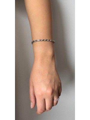 Triya Wear Studio-Çelik-Kararmaz-Gümüş Renk Kalp Desenli- Parlak Taşlı-Kadın Bileklik