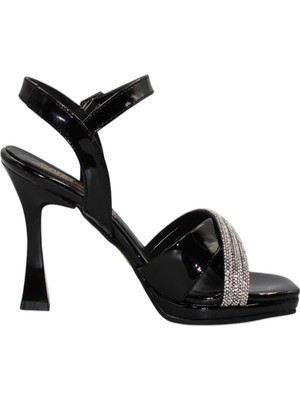 Celira Bluefeet Siyah Rugan Taşlı Klasik Topuk Kadın Ayakkabı