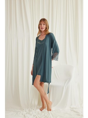 Findit Dekolteli Yakası ve Kolu Dantelli Sabahlık Takımı