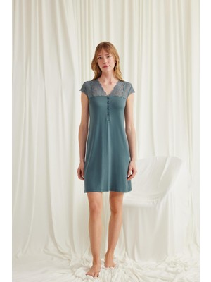 Findit Kolu Omzu ve Yakası Dantelli Önü Düğmeli Gecelik