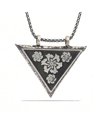 İlk El Grup 925 Ayar Gümüş Üçgen Içi Açılabilen Çiçek Muskalık Gümüş Kolye T6066 (72)