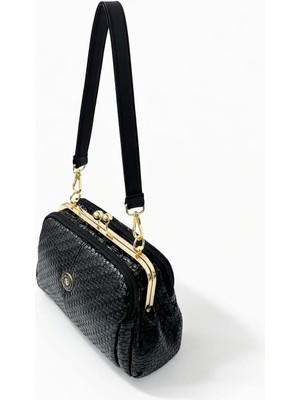 Sanmorris ÖZER1439-SANMORRIS Gold Aksesuarlı 4 Gözlü Yumuşak Suni Deri El ve Omuz Siyah Örgü Kadın Çantası