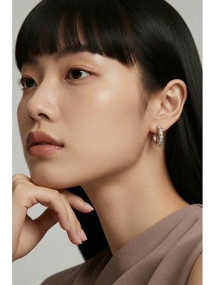 Lykos Altın ve Gümüş Renk Kombinli Zirkon Taşlı Çelik Huggie Küpe