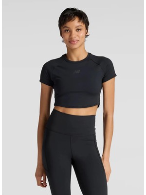 New Balance WT619942-BK Fast Days Fitted Crop T Siyah Bisiklet Yaka Normal Fit Düz Kadın T-Shirt