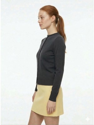 Qoolest Kadın Acı Kahve Slim Fit Dar Kesim Düğmeli Bisiklet Yaka Triko Hırka