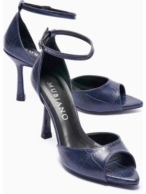 Mubiano Kadın Stiletto Sivri Burun Kroko Desenli Bilekten Bantlı Topuklu Ayakkabı Valeria Lacivert