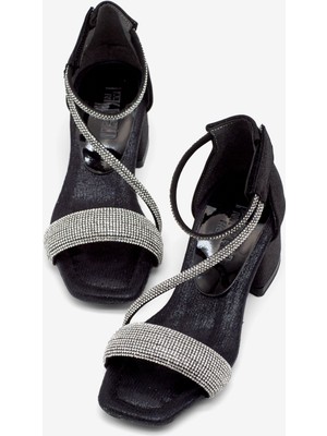 Tonny Black Kız Çocuk Siyah Taş Detaylı Bilekten Bantlı Topuklu Ayakkabı