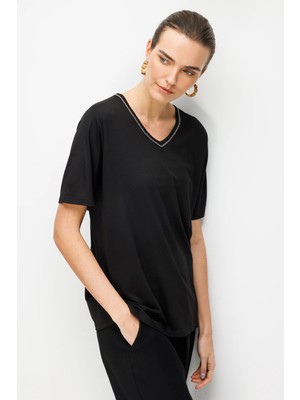 Desen Triko Kadın V Yaka Yaka Kenarı Zincirli Penye T-Shirt Siyah