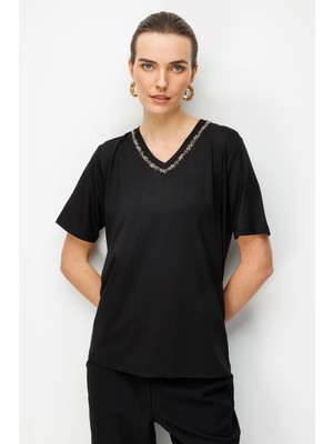 Desen Triko Kadın V Yaka Yaka Kenarı Işlemeli Penye T-Shirt Siyah