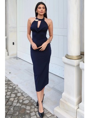 Kechi Woman Sandy Kumaş Aksesuarlı Elbise – Şıklık ve Konfor Bir Arada