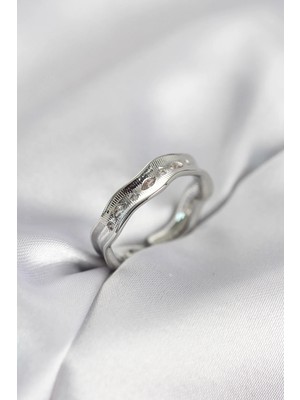 Esranın Dünyası Tegan Gümüş Renk Su Damlası Model Zirkon Taşlı Kadın Yüzük TG27BYK4122