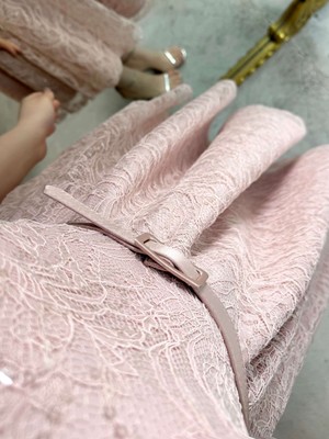 Mila Balon Kol Dantel Pul Payet Işlemeli Kemer Aksesuarlı Midi Boy Abiye Pudra