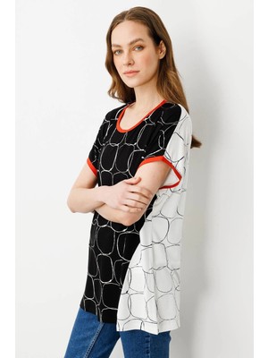 Desen Triko Kadın Yakası ve Kolu Sarı Bantlı Penye T-Shirt Ekru/siyah