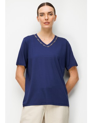 Desen Triko Kadın V Yaka Yaka Kenarı Işlemeli Penye T-Shirt Lacivert