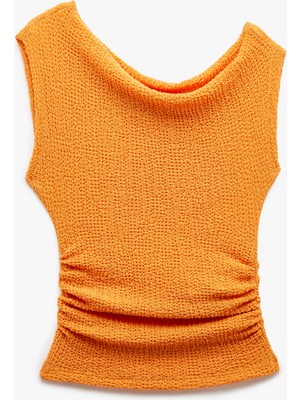 Koton Bürümcük Drapeli Asimetrik Degaje Yaka Kolsuz Bluz